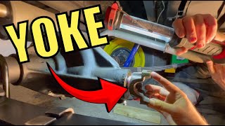 How to install pinion shaft yoke & oil seal to differential (Dana 25/27/41/44)