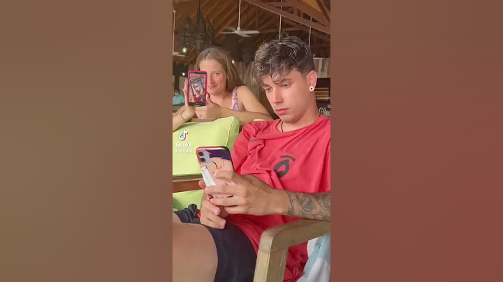 ÁNGELA PILLA A WIDLER MIRANDO A OTRAS CHICAS #shorts