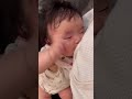 【母乳育児】授乳中動きすぎ赤ちゃん【癒やし】