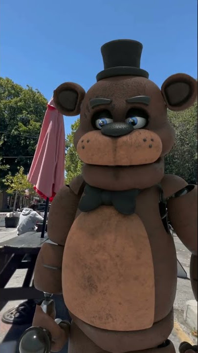 [FNAF/IRL] Freddy and Chica go to starbucks #shorts