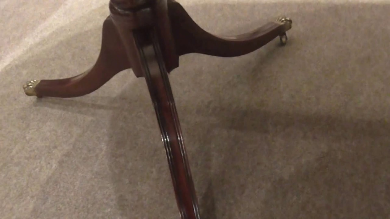 Regency style mahogany 3 pillar dining table