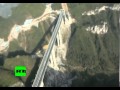 China: Inauguran el puente-túnel más alto y largo del mundo