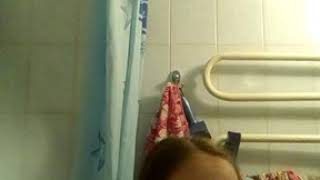 Азиатку прут в задок в ванной