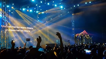 Iktara - Amit Trivedi LIVE (Crowd takes over!)