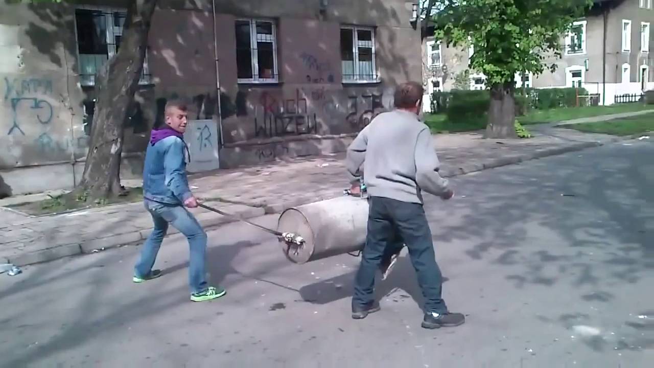 Бомж тестирует ауди