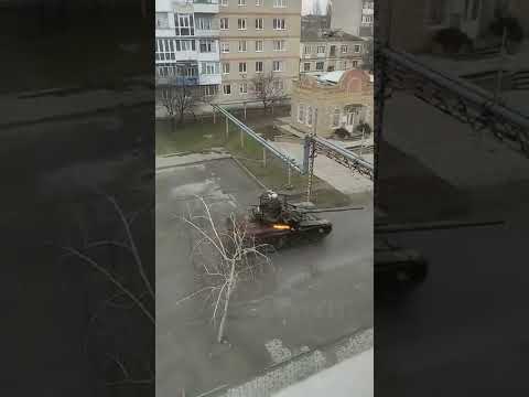 Видео: Тест драйв на резервоара Т-72Б3: „ПМ“ръмжи, но не стреля