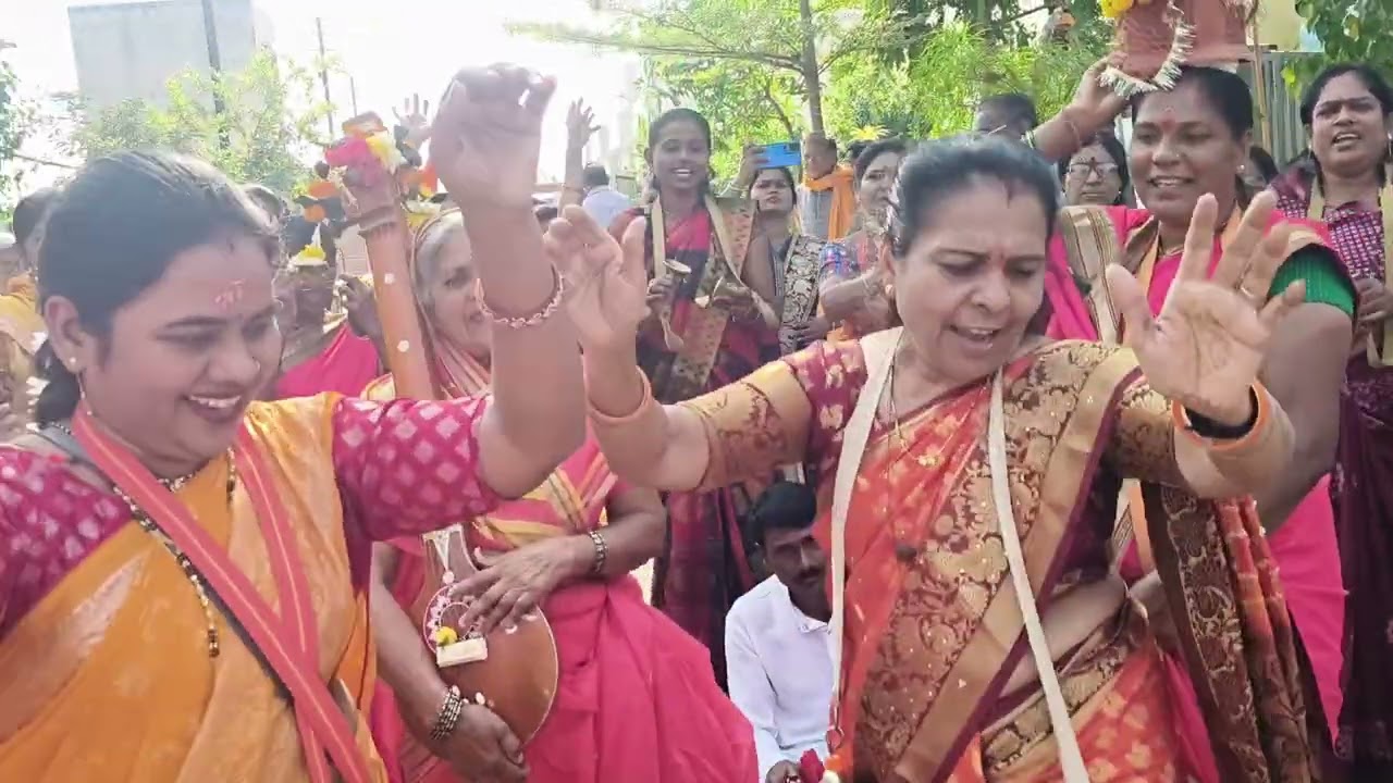 स्वामी समर्थ मंदिरातून निघालेली रॅली हिंगणघाट ह भ प हरिश्चंद्र महाराज डहाळे यांच्या भागवत सप्ताह 