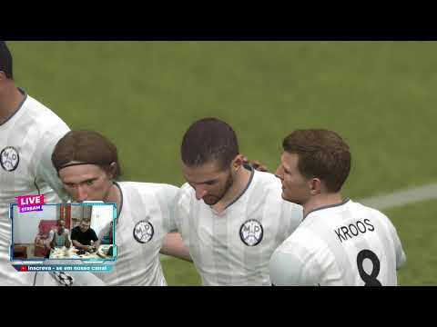Jogando PES 2017