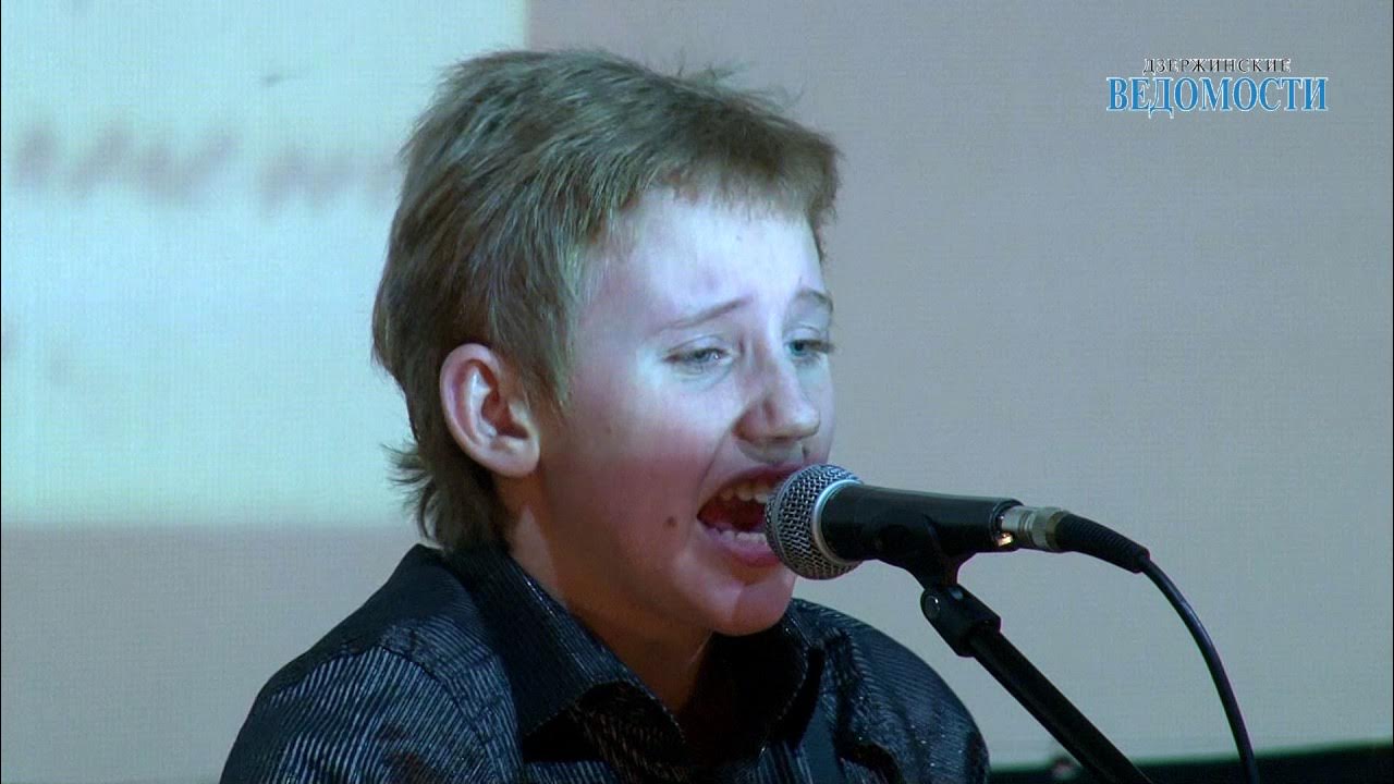 Ты молодой я молодой кто поет. Ой молодой. Ты молодой я молодой кто поет. Ты молодой я молодой кто поет. Ты молодой я молодой кто поет.