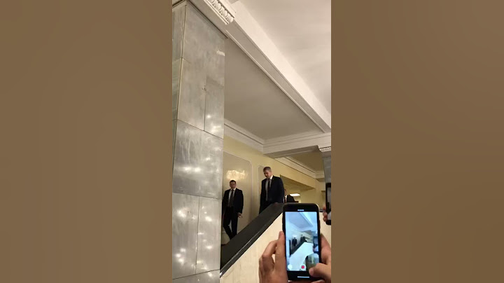 Охрана Путина отталкивает журналиста
