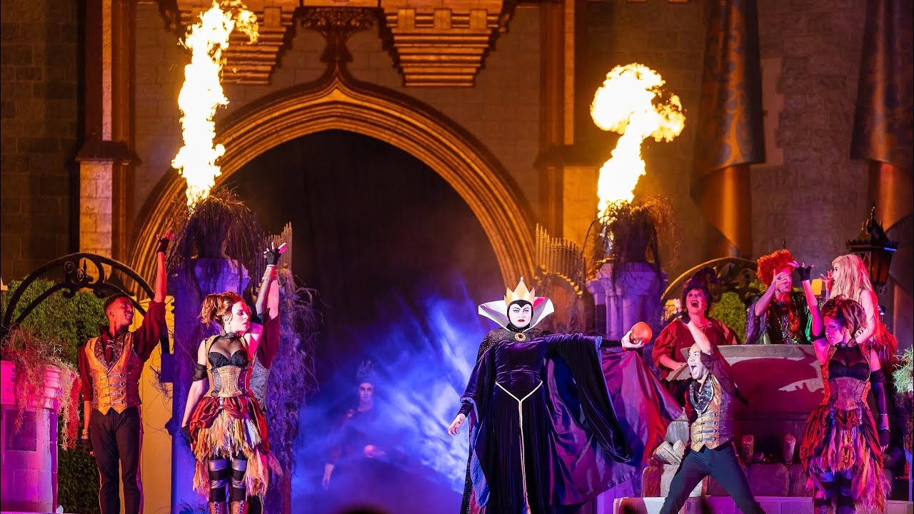 Hocus Pocus Villain Spectacular: Mickey’s Not So Scary 2023 - YouTube