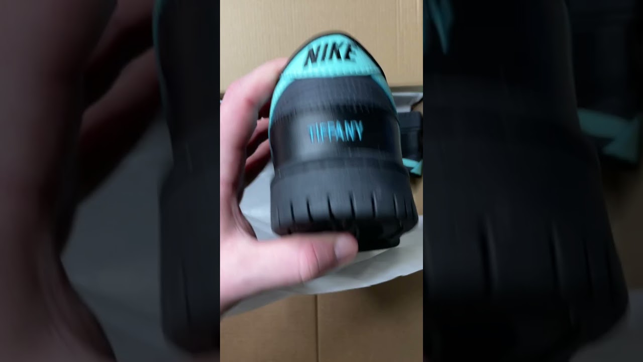 Кроссовки Nike Dunk Low x Tiffany & Co. 