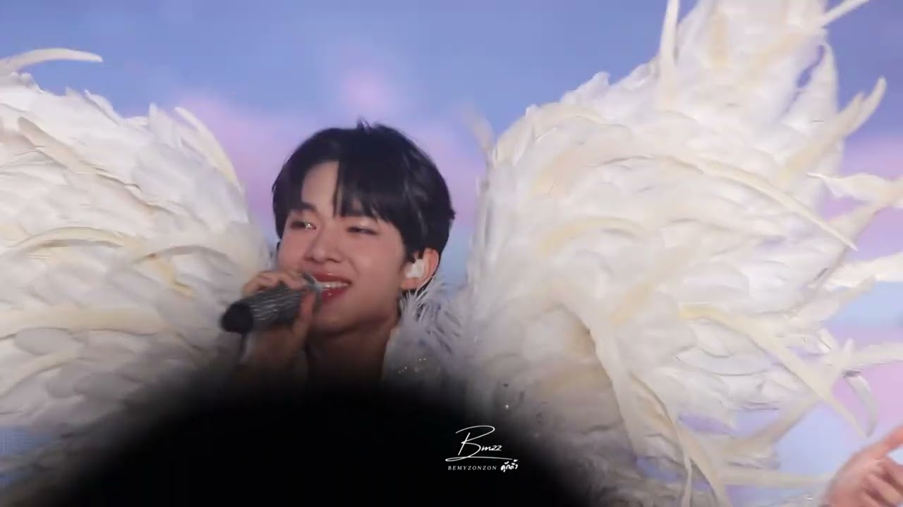 หมอนอิง NUNEW #zeenunew1stconcert #zeenunewconcertday1