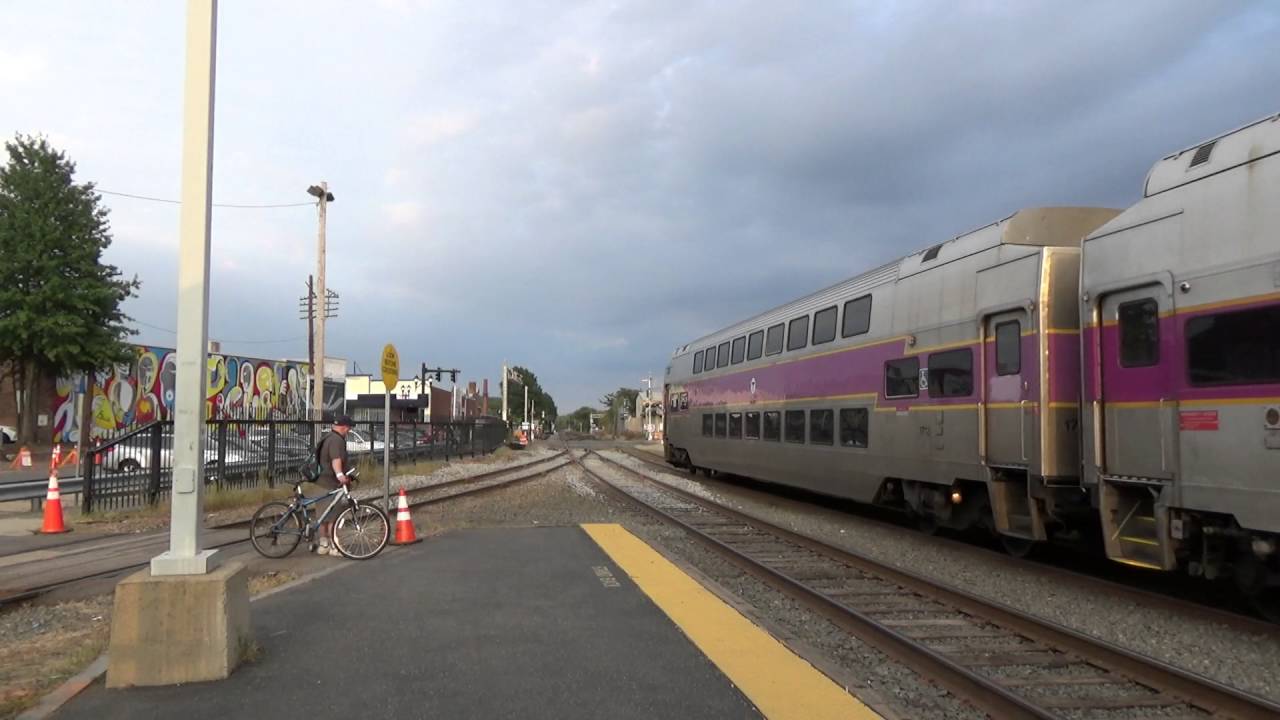 [HD]Friday's Evening Rushour At Framingham Station 9/23/16
