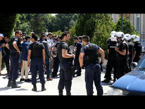 Έφοδος του Ρουβίκωνα στο προαύλιο της Βουλής