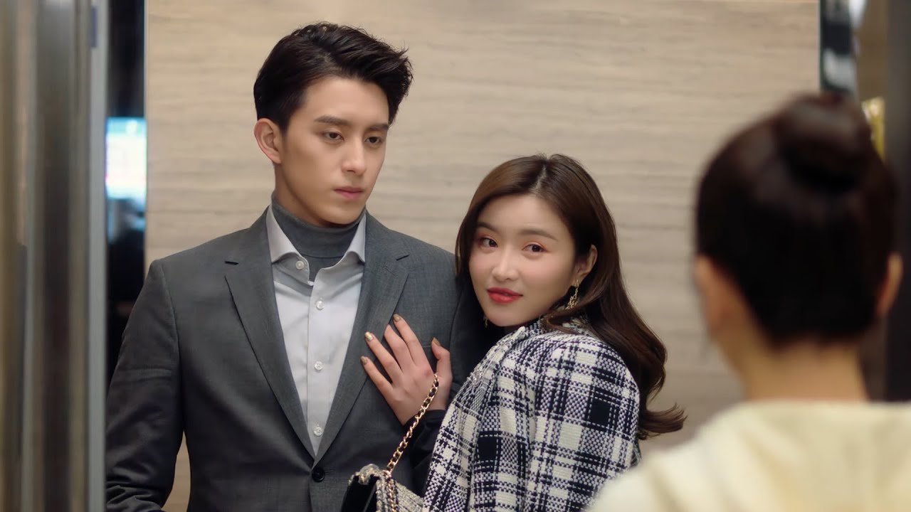 ผู้หญิงเจ้าเล่ห์พยายามยั่วยวนซีอีโอ แต่ไม่รู้ว่าเป็นแฟนของซินเดอเรลล่า