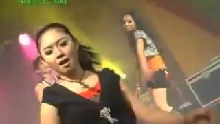 Ratna Antika ^_^ Ngaca Dulu ( Karaoke + VC ) - YouTube.flv