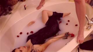 Elle Wood Photography Bathtub full of Milk BTS