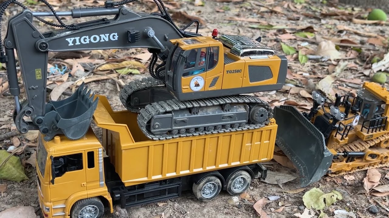 Excavator transport! Stunning R/C ACTION!