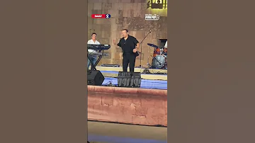 شوفي هشام عباس يلفت الأنظار برقصه على أغنيته الشهيرة بمهرجان القلعة 