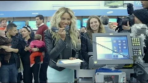 Beyonce's Surprise Holiday Shopping Trip to Walmart