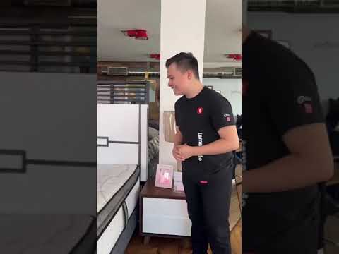 Aquí viendo muebles…