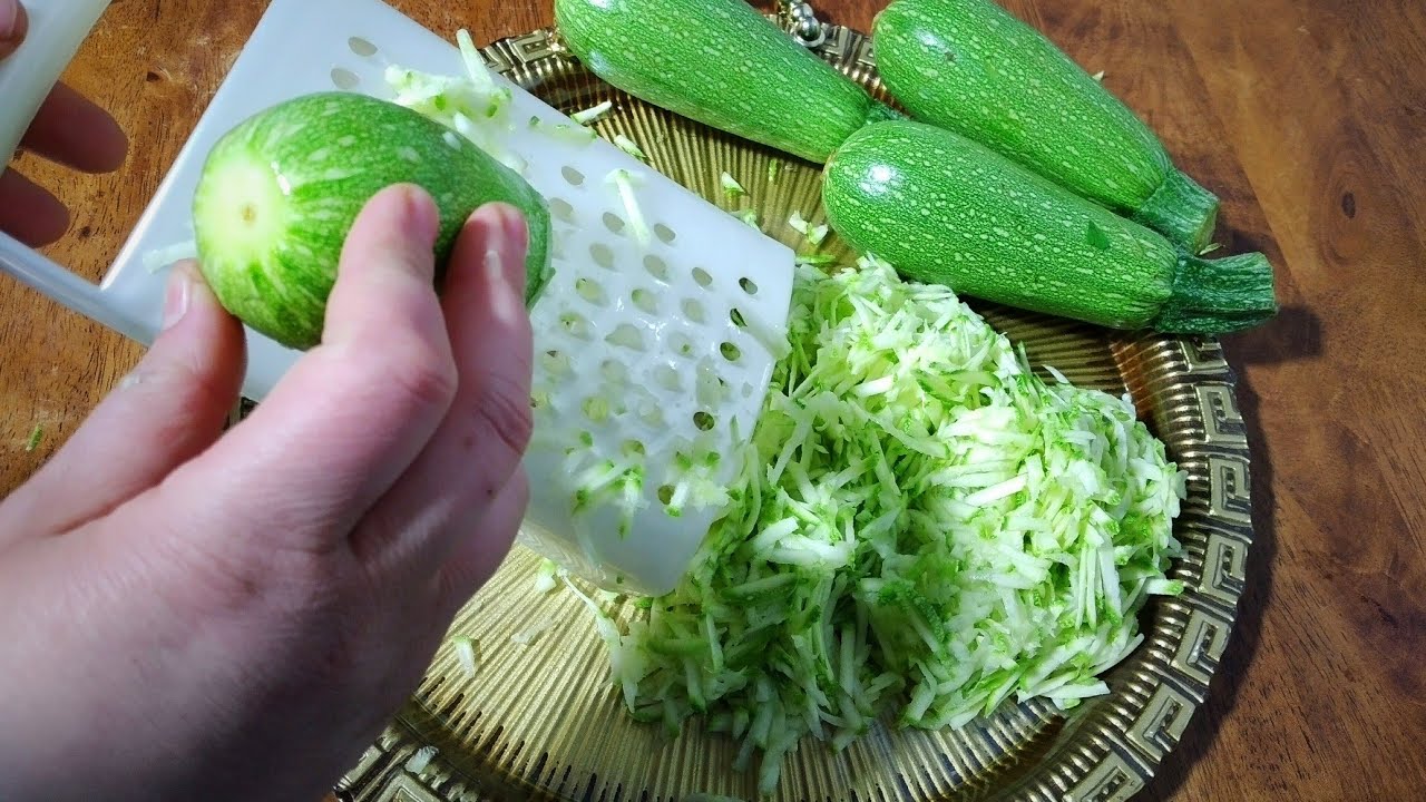 جديد الكوسا المحكوك بدون قلي وسلق ستدمنين عليه بعد معرفتك هذه الطريقه العبقريه