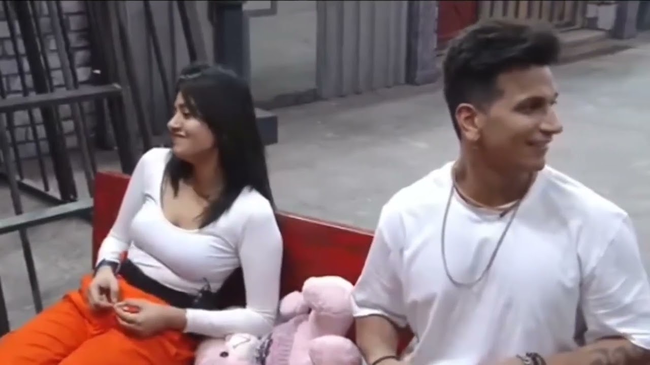 Munawar Roasted Azma 😂|| Prince Narula||Munawar||Lockupp|| 