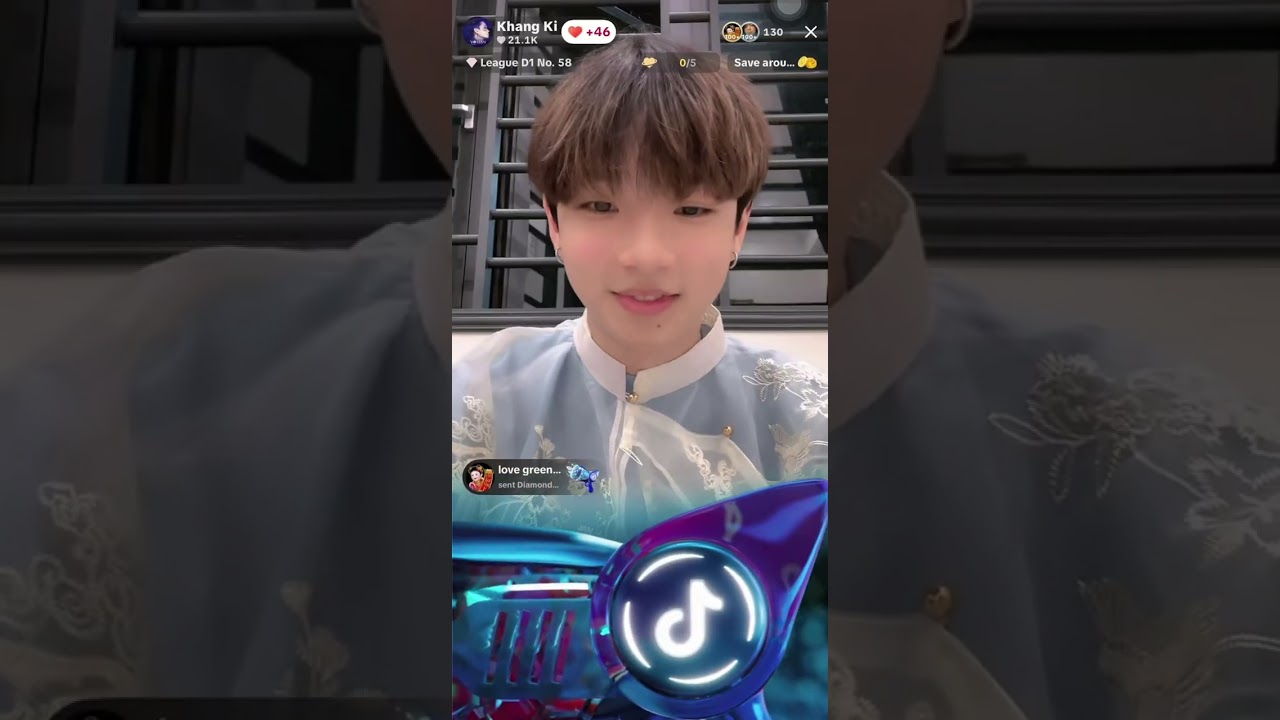 [21.02.26] Khang Ki “nghiệm thu” áo dài siêu xinhhh 