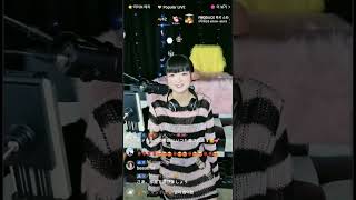 라이브 하는 모습을 찍었어요. 아파서 부어있지만 감안해서 봐주세요. #tiktok #라이브 #이도