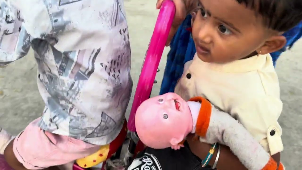 सई  बाळाला  दवाखान्यात  घेऊन  निघाली. .😄😄फुल्ल कॉमेडी. .