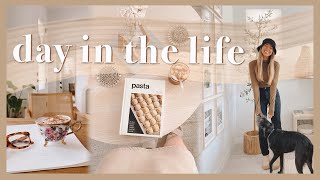 DAYS IN THE LIFE | getting work done, organizing, book chats, & cozy lentil soup!