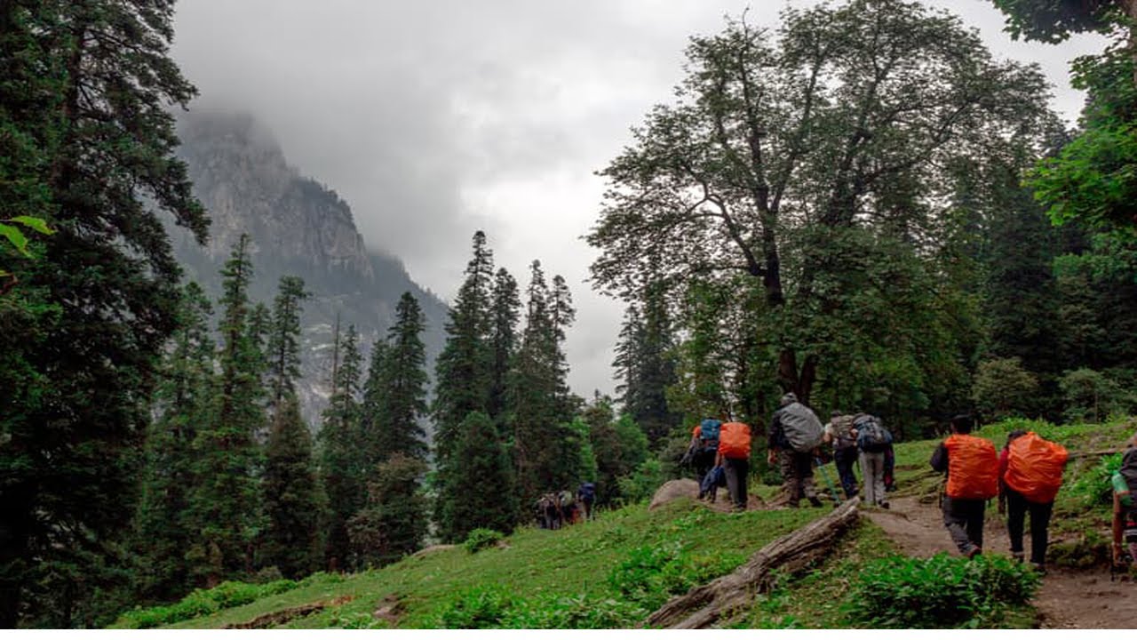 रूपकुन्ड झील की यात्रा (RoopKund Trek) -  Skeleton Lake ll Chamoli Garhwal ll Devbhoomi Uttarakhand