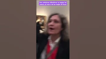 Dos Activistas En El Museo Del Prado Se Pegan A Los Marcos De Cuadros De Goya Y Pintan La Pared 