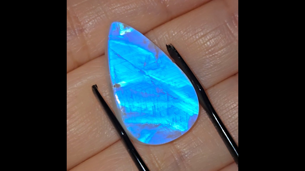 Intense blue flash moonstone from India - MS6