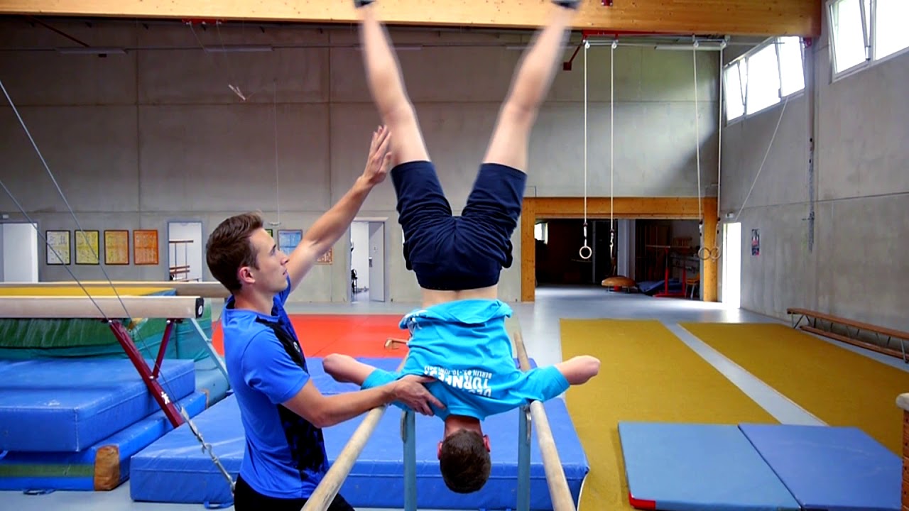 Oberarmstand am Barren lernen #Tutorial