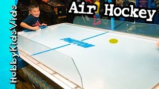 Air Hockey at Arcade! HobbyFrog vs HobbyPig + Surprise Toy Claw HobbyKidsVids screenshot 2