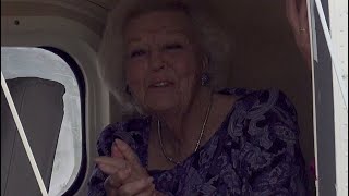 Download Lagu Beatrix neemt afscheid: \ MP3