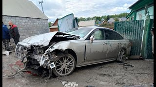 В Новосибирске пьяный водитель врезался в припаркованный Toyota Mark II и сбежал