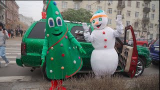 Самоходные сани Деда Мороза - раздали Новогоднего настроения из Эскалейда