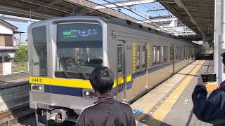 東武20400型21412Fが新古河駅を発車するシーン