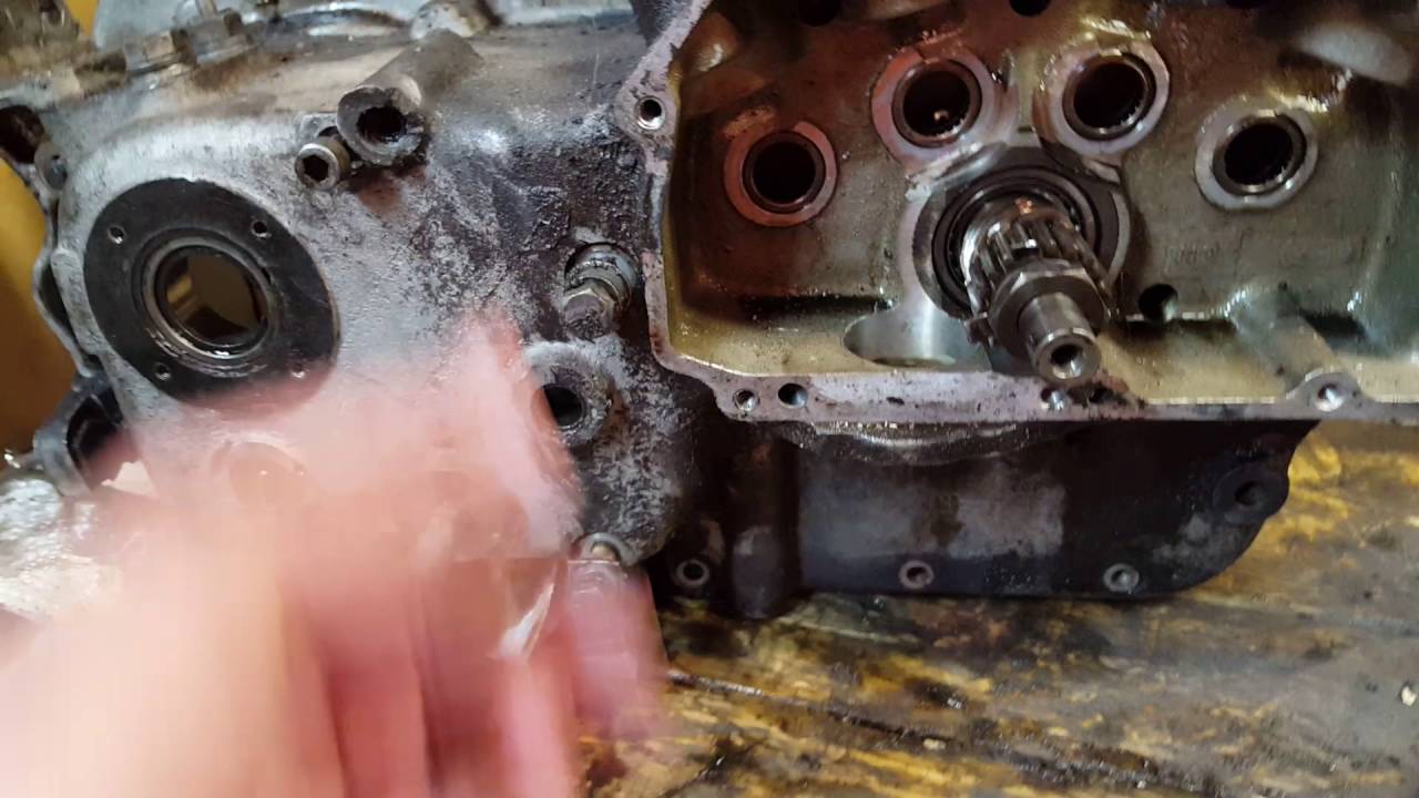 78 Harley Davidson Sportster xlch, transmission removal and splitting