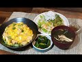 「王道の親子丼定食」親子丼、すまし汁、胡瓜の漬物、和風サラダの献立。パーフェクト献立。バランスのいい献立になったのでぜひつくってみてください。