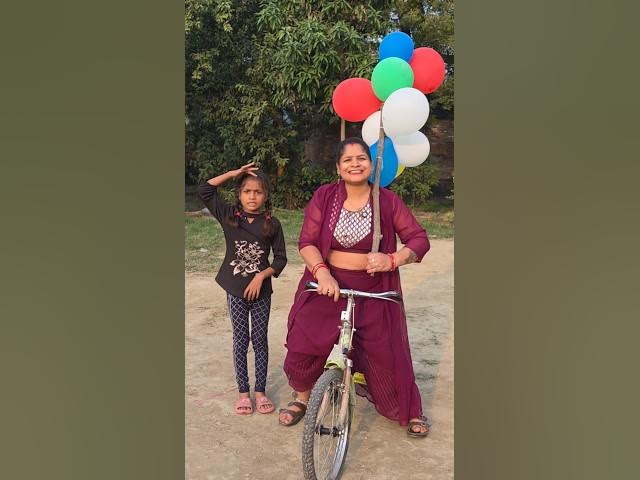 main yah sab balloon bechne ja rahi hun#funny #video #comedy #sorts 🎈🎈🎈🎈🎈🎈🎈🎈🎈