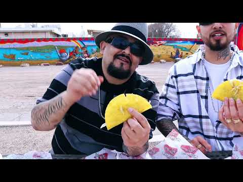 Video thumbnail: Bobs Burgers VS Julians Burgers and More! (Review) Albuquerque, New Mexico #tacos #review  #lilmic