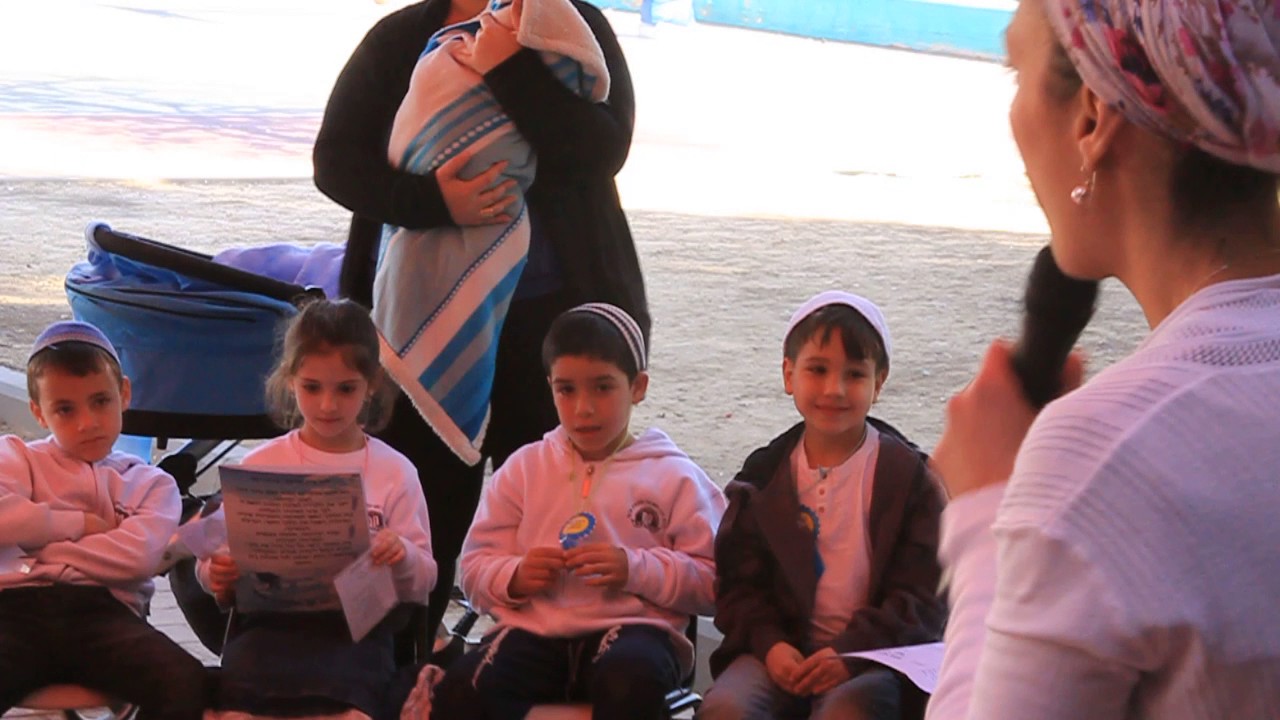 טקס חלוקת תעודה ראשונה בית הספר נתיבי עם באר שבע