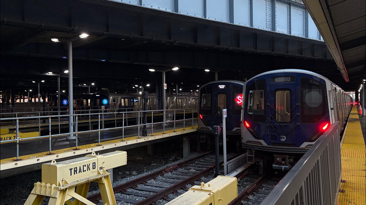 Staten Island Railway Railfan at Grasmere + Tompkinsville 