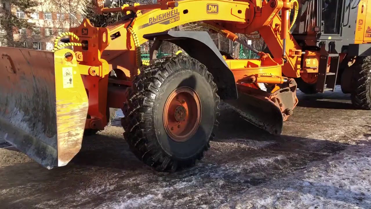 Зачистка приостановочной территории 14.11.18 - YouTube Портал Om1.ru