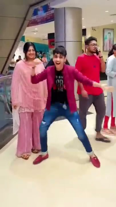 tera kangna reels | tiktok | trending | viral dance | dance in public #ytshorts #zidaanshahidaly