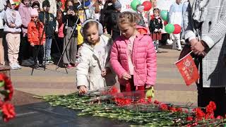 Поклонимся великим тем годам